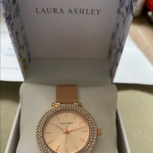 Laura Ashley, Eloquent mesh gold band,